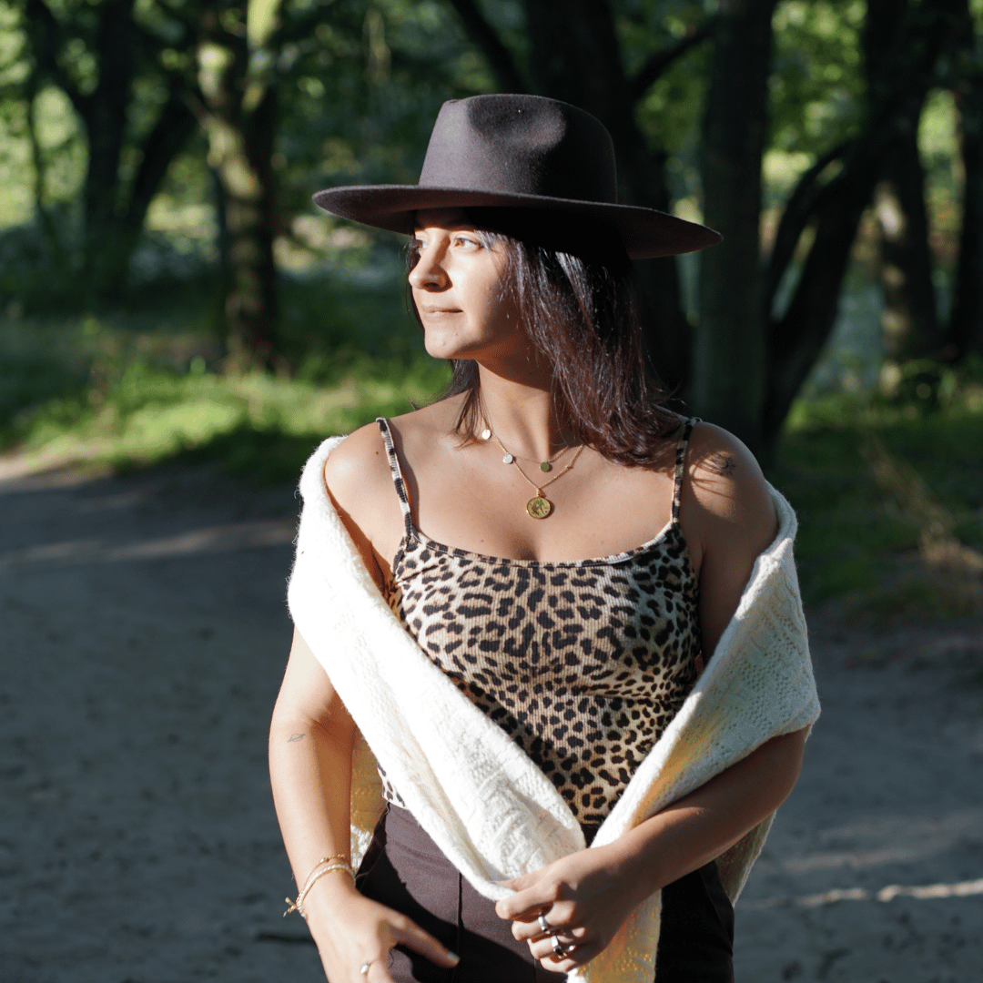 Aldama - Brauner Fedora Hut für Frauen mit breiter & flacher Krempe aus der Pure Collection _ Damenhut - 100% Wolle & Handarbeit aus Italien - Nimanita Hats & Accessoires - Hats for strong Women