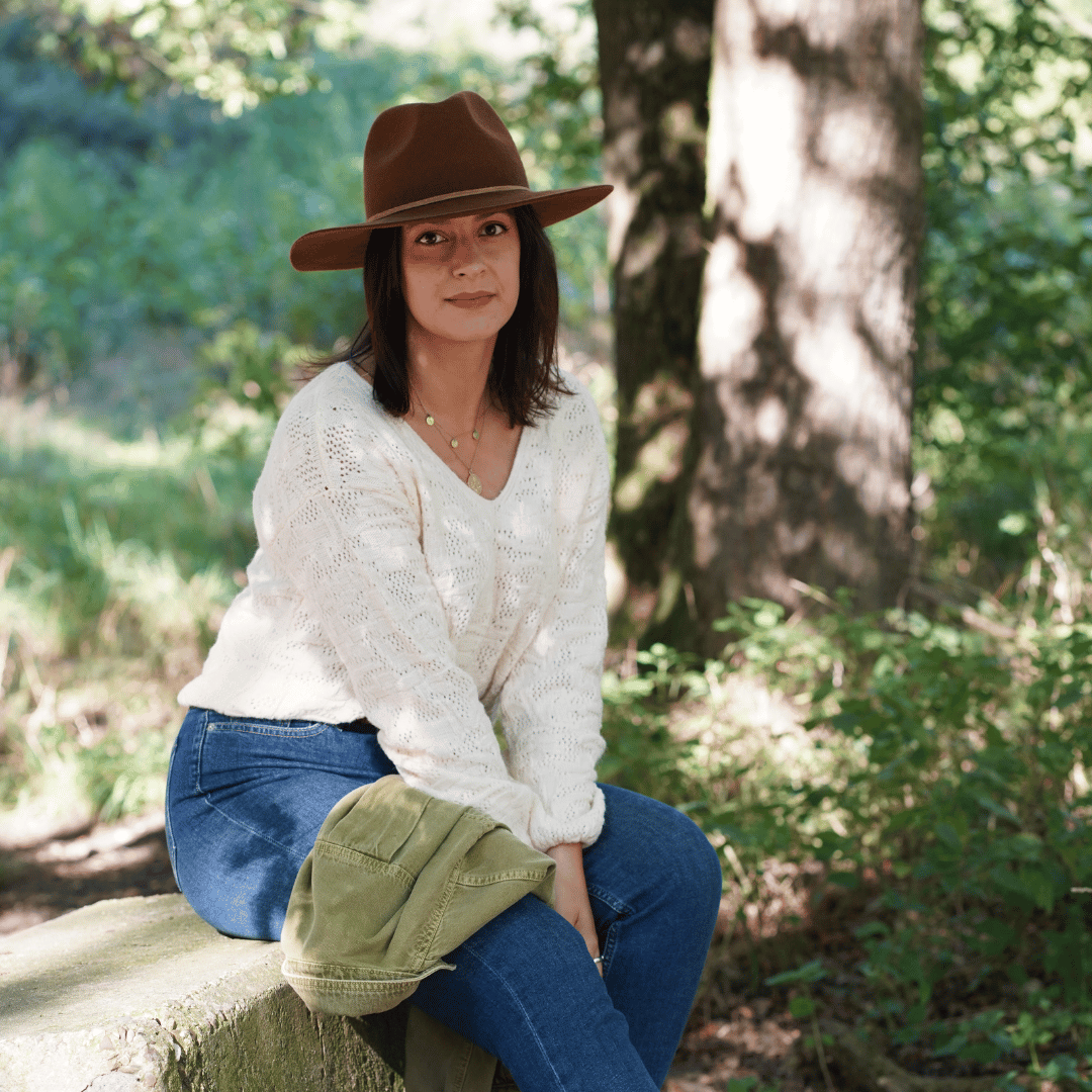 Catalina_Haselnuss Brauner Fedora Hut für Frauen mit center dent Krone-mittlere Krempe_ Nimanita Hats & Accessoires - Brauner Damenhut_ Im Western Stil