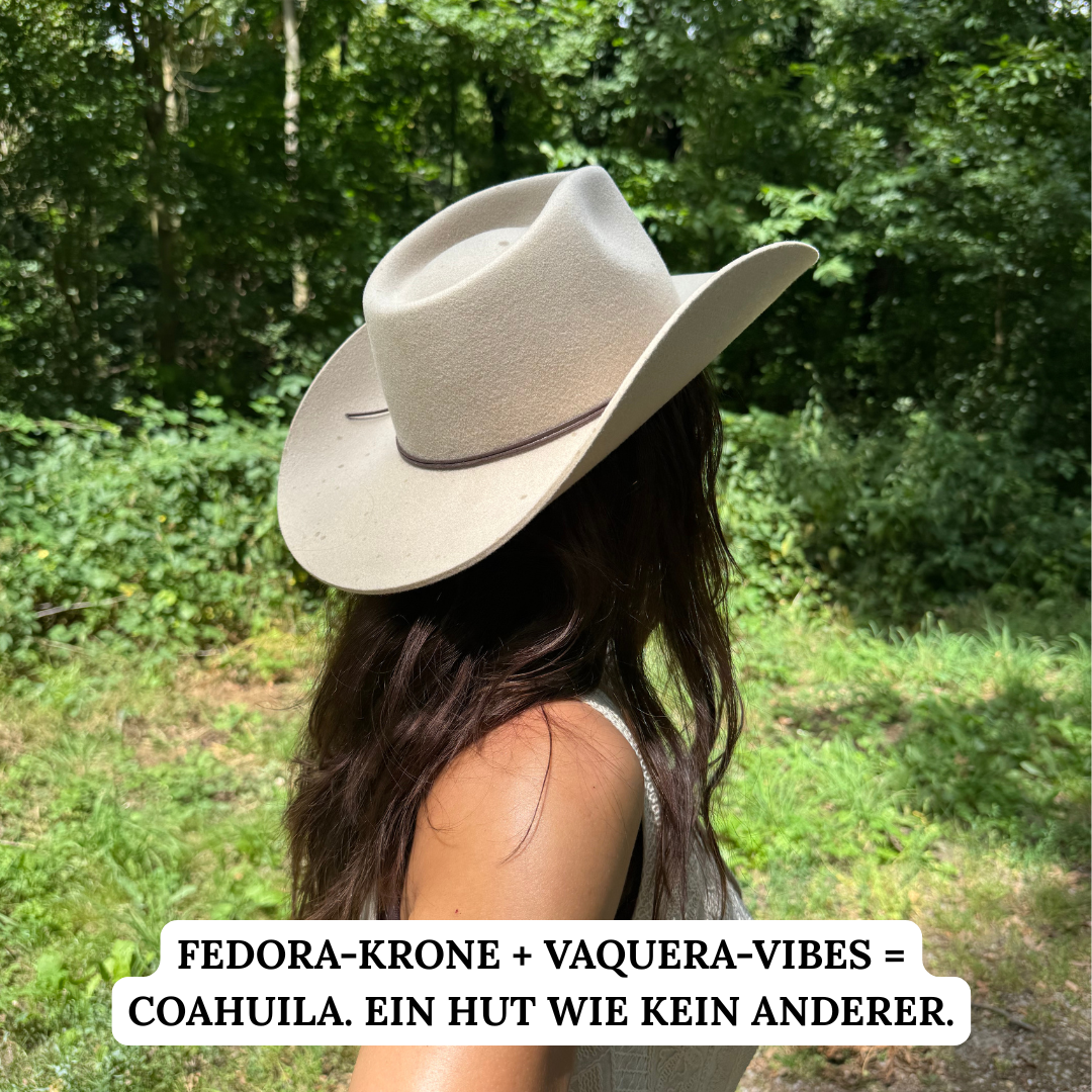 Coahulia - Western Hut für Frauen mit Fedora Krone aus 100% premium Wollfilz - Farbe creme - Sommerhut, Winterhut, Westernstil - gehärtete nach obergebogene breite Krempe - Countrystil, Westernstyle für Frauen - handgefertigt in Portugal.