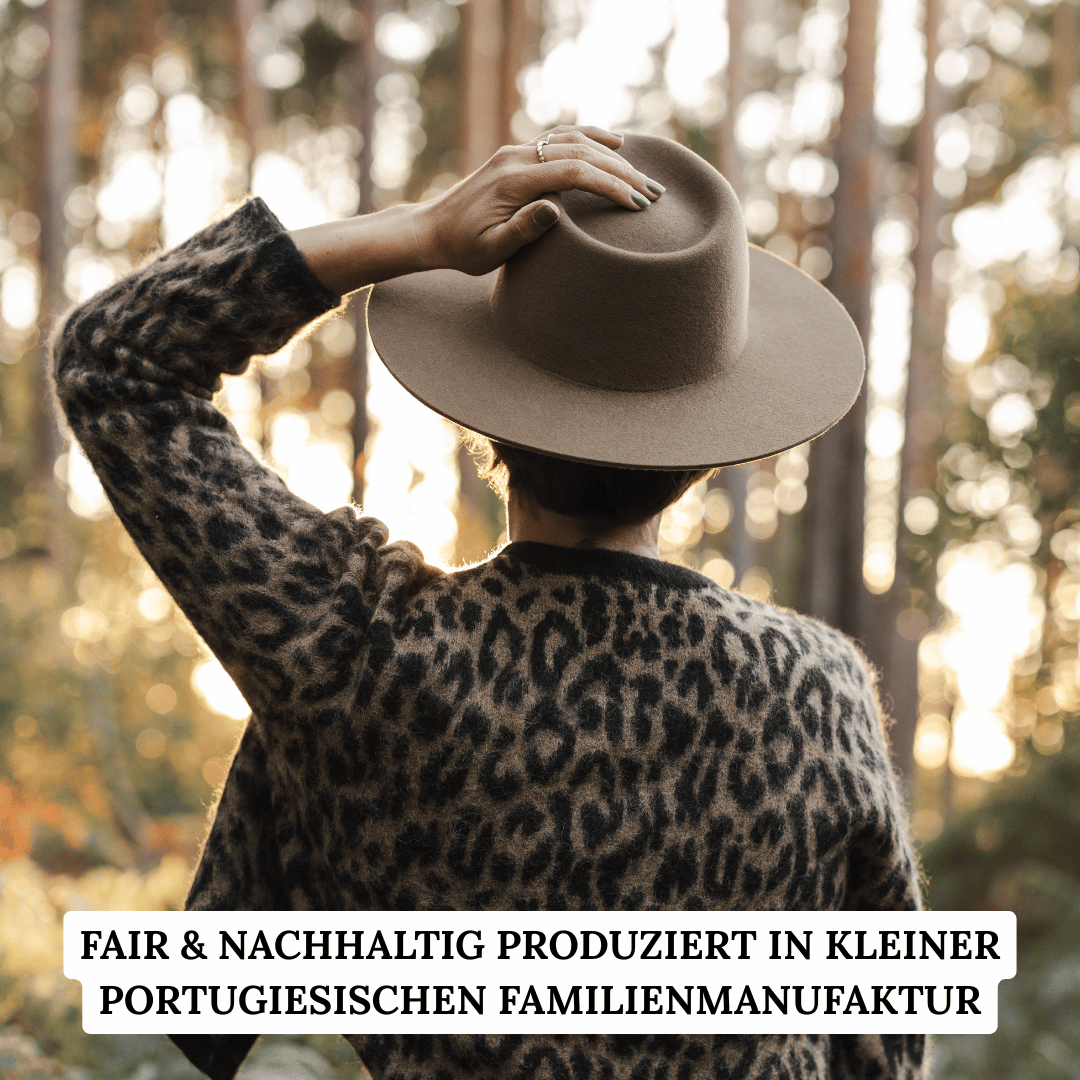 Colima - brauner Fedora Hut für Frauen mit steifer & gerader Krempe - Wollfilz Damenhut in Desert Brown - Nimanita Hats & Accessoires - Hüte für Frauen - - Credit Kleinstadtfotos