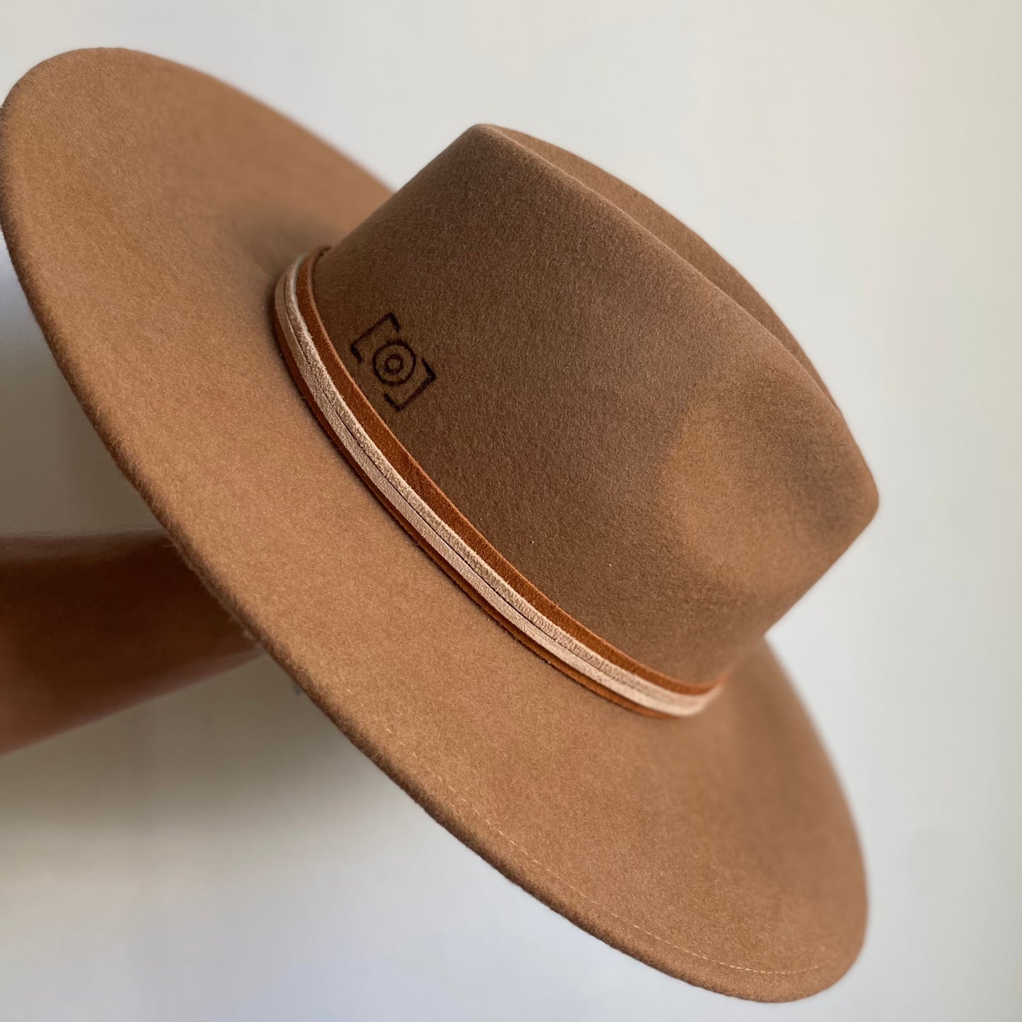 Personalisierter brauner Fedora Hut für Frauen _ Hut mir Pyrographie - Nimanita Hats & Accessoires - Hüte für Frauen
