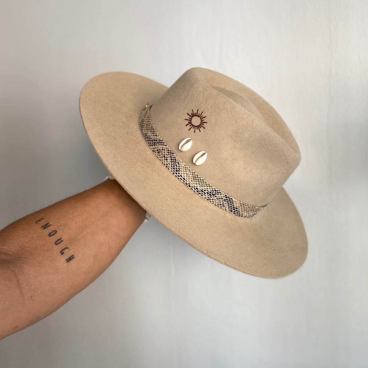 Hut Personalisierung_ Nimanita Hats for strong women - Personalisierung von Hut Model Sayulita-5