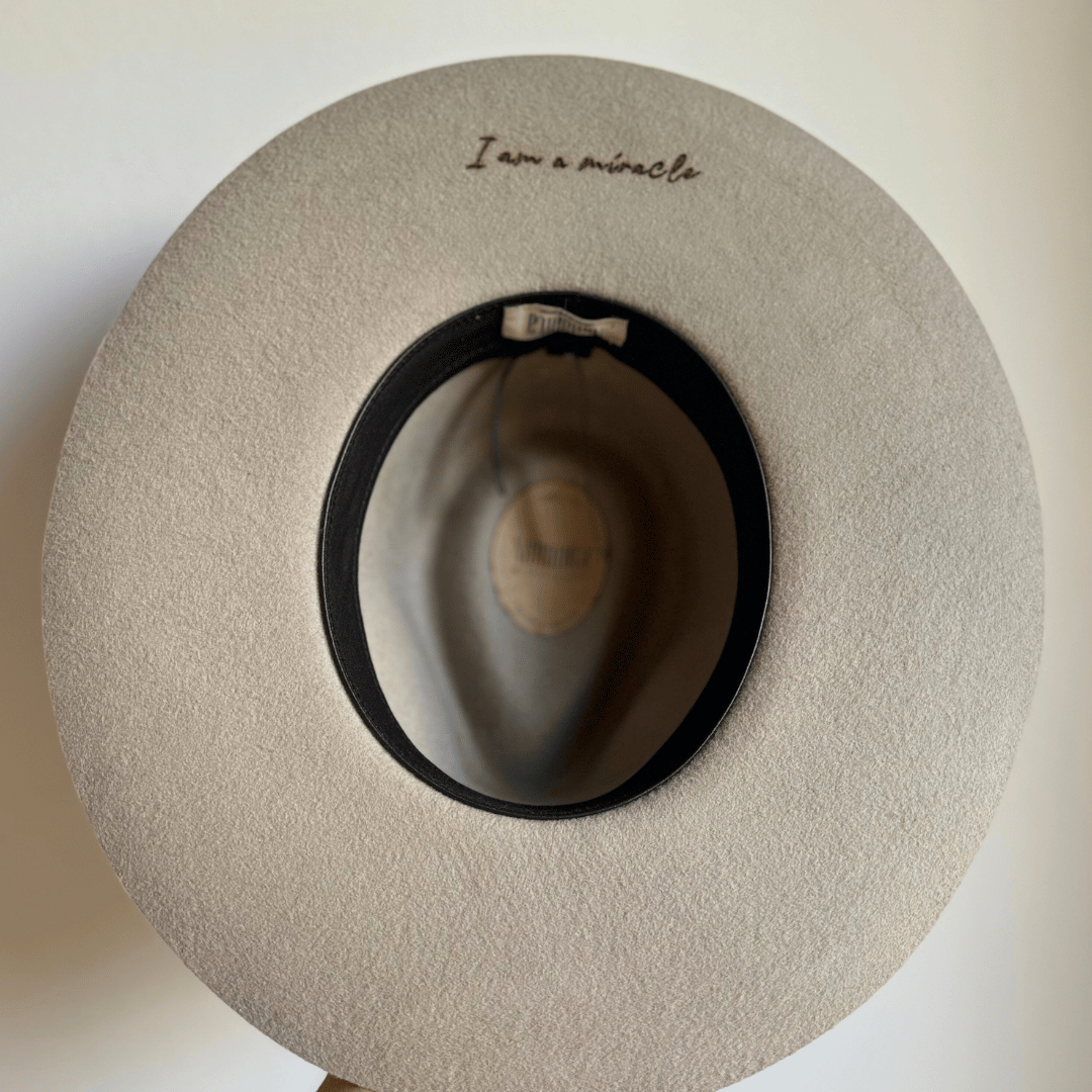 Hut Statement - 2. I am a miracle auf Hut - Hut Personalisierung Nimanita Hats & Accessoires - Hüte für starke Frauen