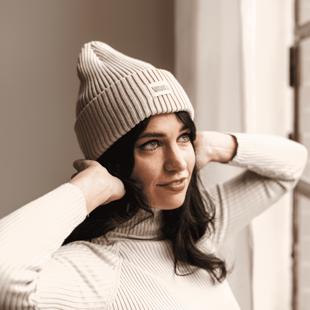 Beanie für Frauen in der Farbe Beige | Mütze für Frauen in Farbe Beige | Modell Nima Beanie Beige | Wintermütze | Winter Beanie | 100% Acryl | made in Europe | Nimanita Hats & Accessoires - Hüte für Frauen