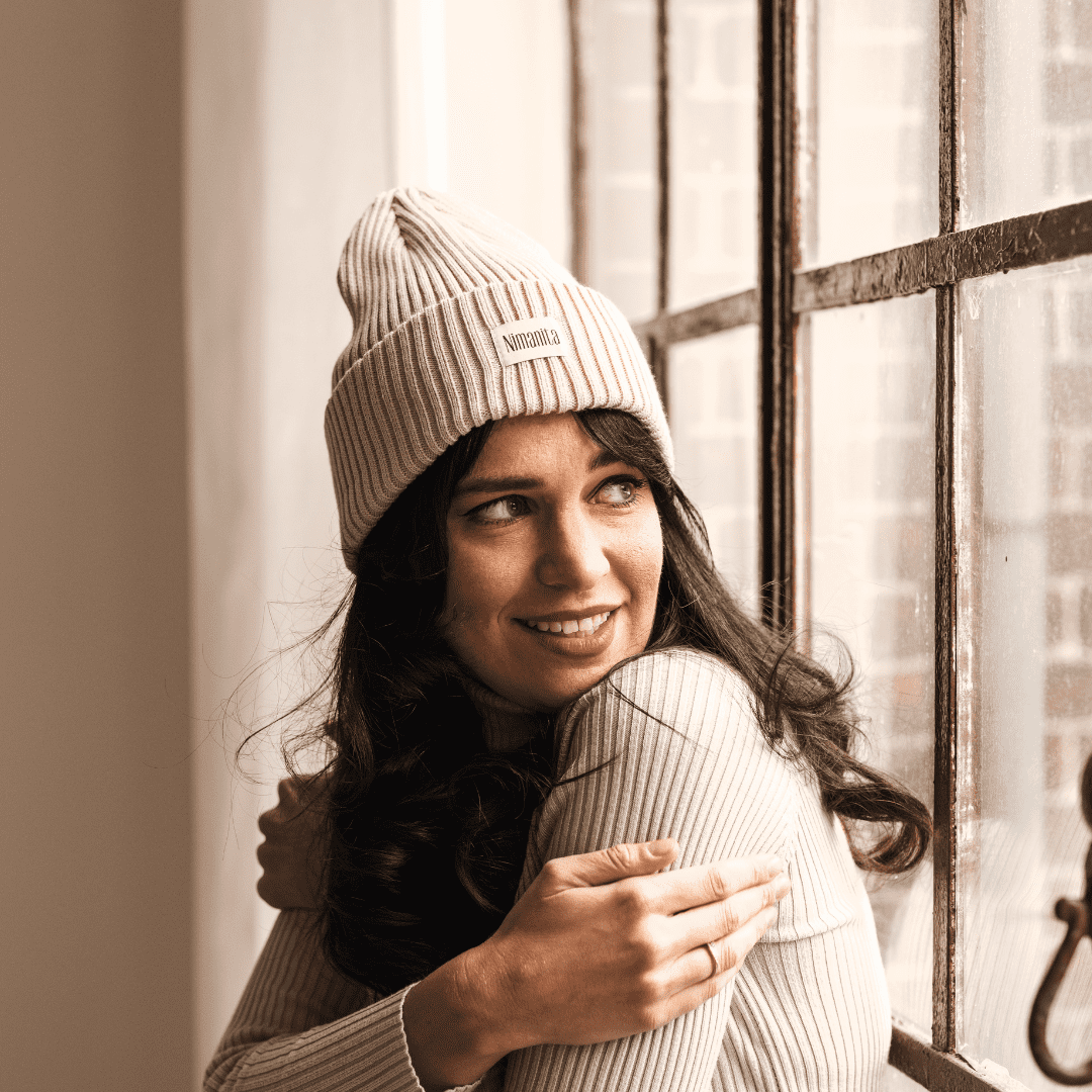 Beanie für Frauen in der Farbe Beige | Mütze für Frauen in Farbe Beige | Modell Nima Beanie Beige | Wintermütze | Winter Beanie | 100% Acryl | made in Europe | Nimanita Hats & Accessoires - Hüte für Frauen