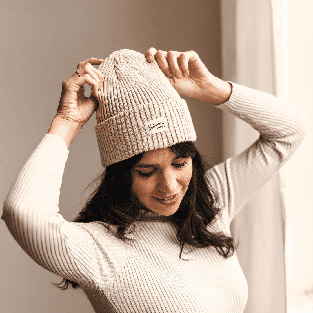 Beanie für Frauen in der Farbe Beige | Mütze für Frauen in Farbe Beige | Modell Nima Beanie Beige | Wintermütze | Winter Beanie | 100% Acryl | made in Europe | Nimanita Hats & Accessoires - Hüte für Frauen