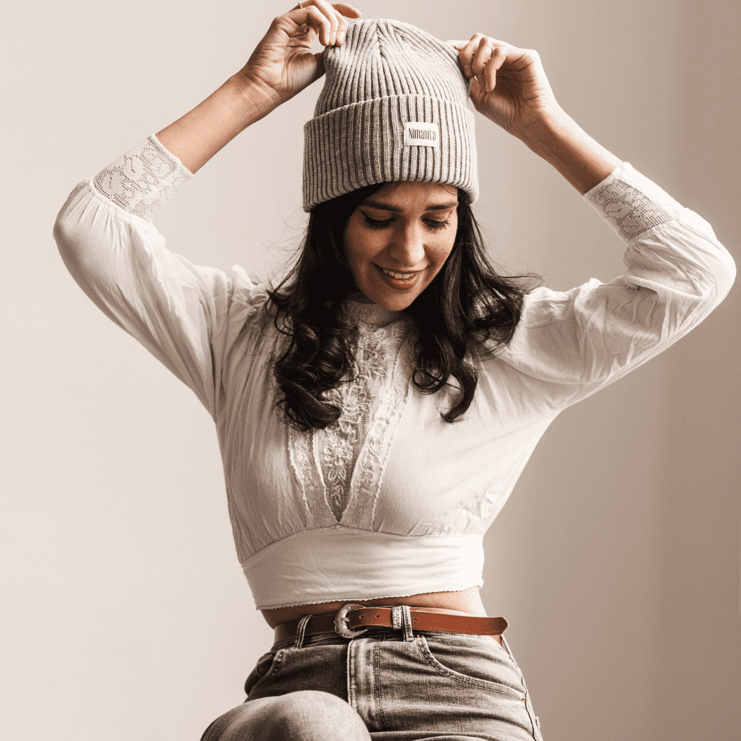 Beanie für Frauen in der Farbe Grau | Mütze für Frauen in Farbe Grau | Modell Nima Beanie Grau | Wintermütze | Winter Beanie | 100% Acryl | made in Europe | Nimanita Hats & Accessoires - Hüte für Frauen