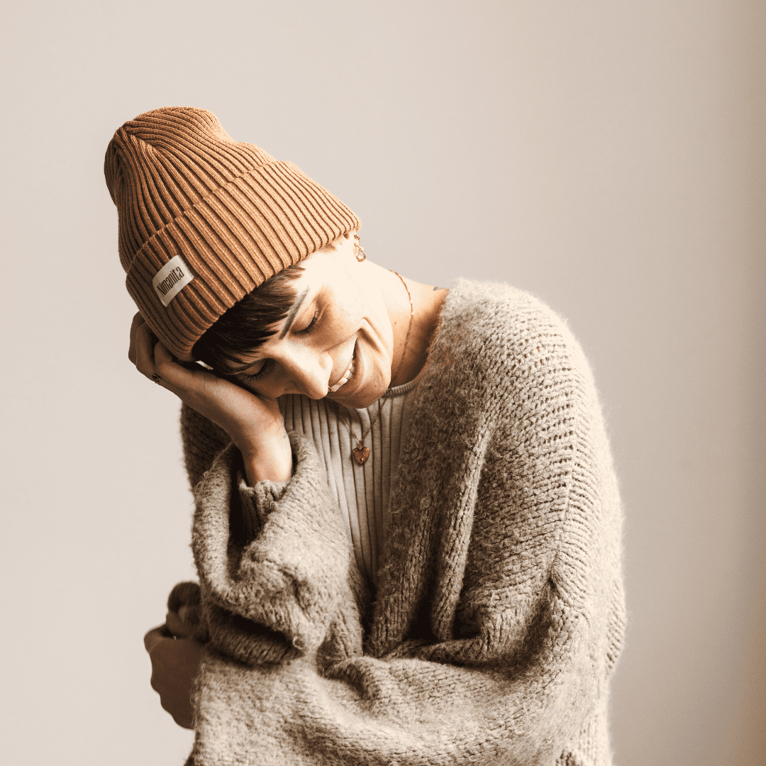 Beanie für Frauen in der Farbe Ocker | Mütze für Frauen in Farbe Ocker | Modell Nima Beanie Ocker | Wintermütze | Winter Beanie | 100% Acryl | made in Europe | Nimanita Hats & Accessoires - Hüte für Frauen