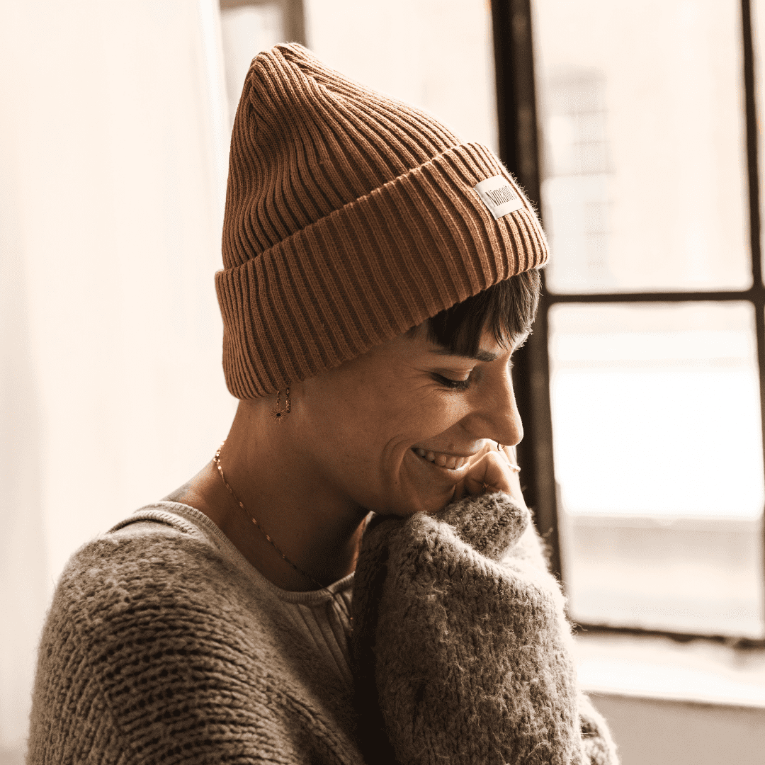 Beanie für Frauen in der Farbe Ocker | Mütze für Frauen in Farbe Ocker | Modell Nima Beanie Ocker | Wintermütze | Winter Beanie | 100% Acryl | made in Europe | Nimanita Hats & Accessoires - Hüte für Frauen