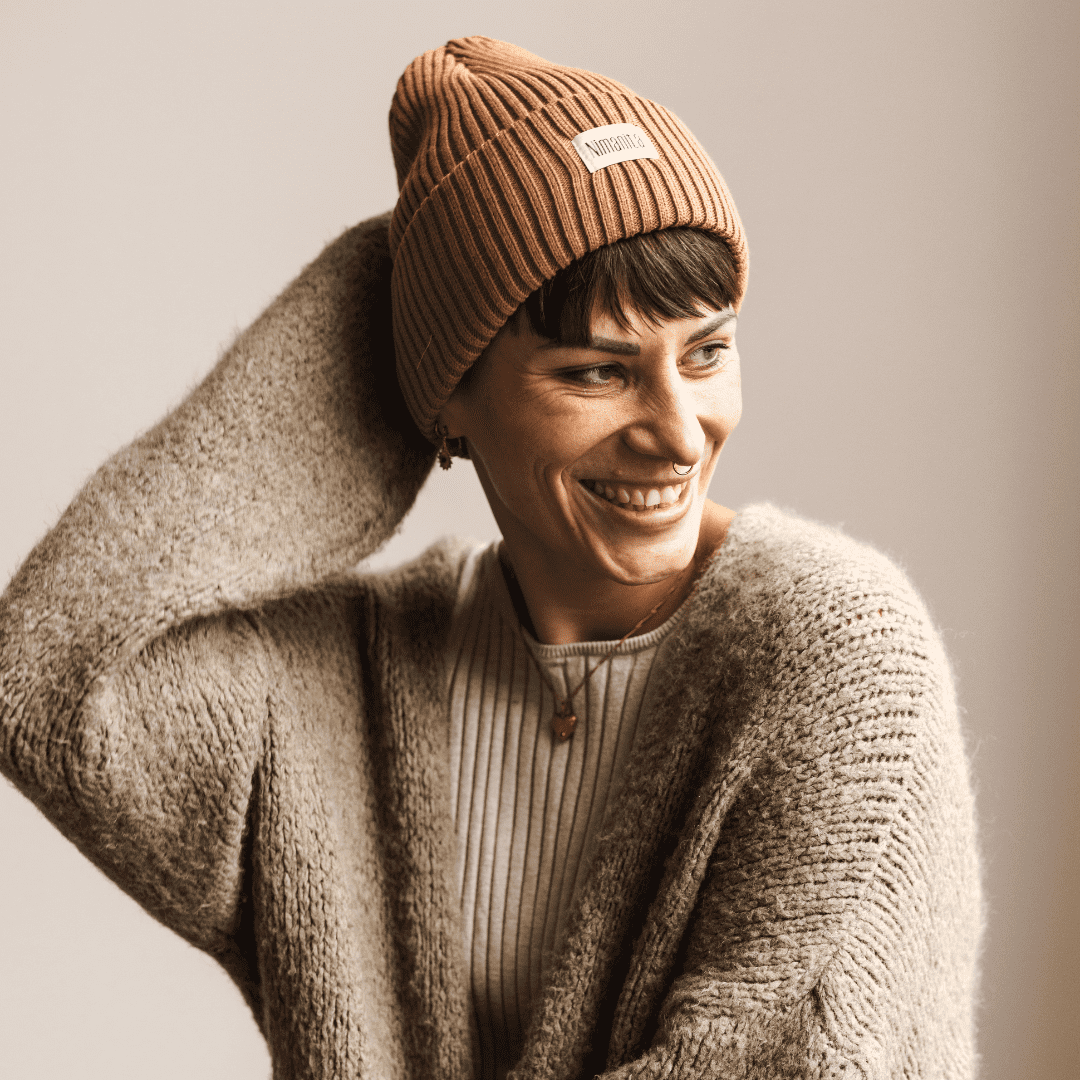 Beanie für Frauen in der Farbe Ocker | Mütze für Frauen in Farbe Ocker | Modell Nima Beanie Ocker | Wintermütze | Winter Beanie | 100% Acryl | made in Europe | Nimanita Hats & Accessoires - Hüte für Frauen