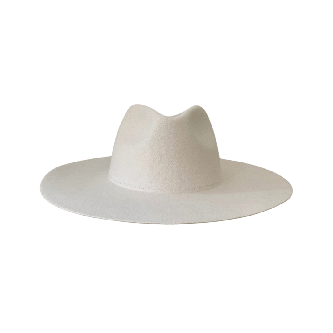 Novia_Fedora Braut Hut in weiß_ weißer Wollfilz Hochzeitshut für die Braut_Nimanita Hats & Accessoires - Hüte für Frauen_ Fedora Damenhut_ Braut Hut - Wedding Hat- Boho Hochzeit - Hut von vorne