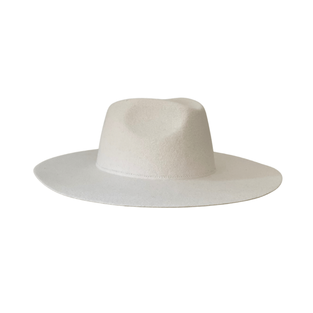 Novia_Fedora Braut Hut in weiß_ weißer Wollfilz Hochzeitshut für die Braut_Nimanita Hats & Accessoires - Hüte für Frauen_ Fedora Damenhut_ Braut Hut - Wedding Hat- Boho Hochzeit - Hut von vorne schräge seite rechts
