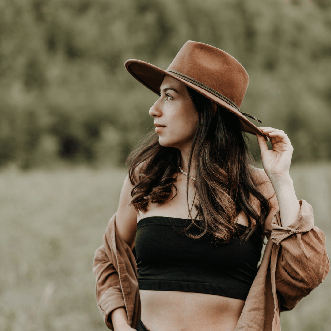 Palenque No.02 | Brauner Fedora - Travel Collection - faltbar & wasserabweisend - breite Krempe_ Hut für Frauen | Nimanita Hats & Accessoires | Hüte für Frauen_ Credit Nora Rahel Photography