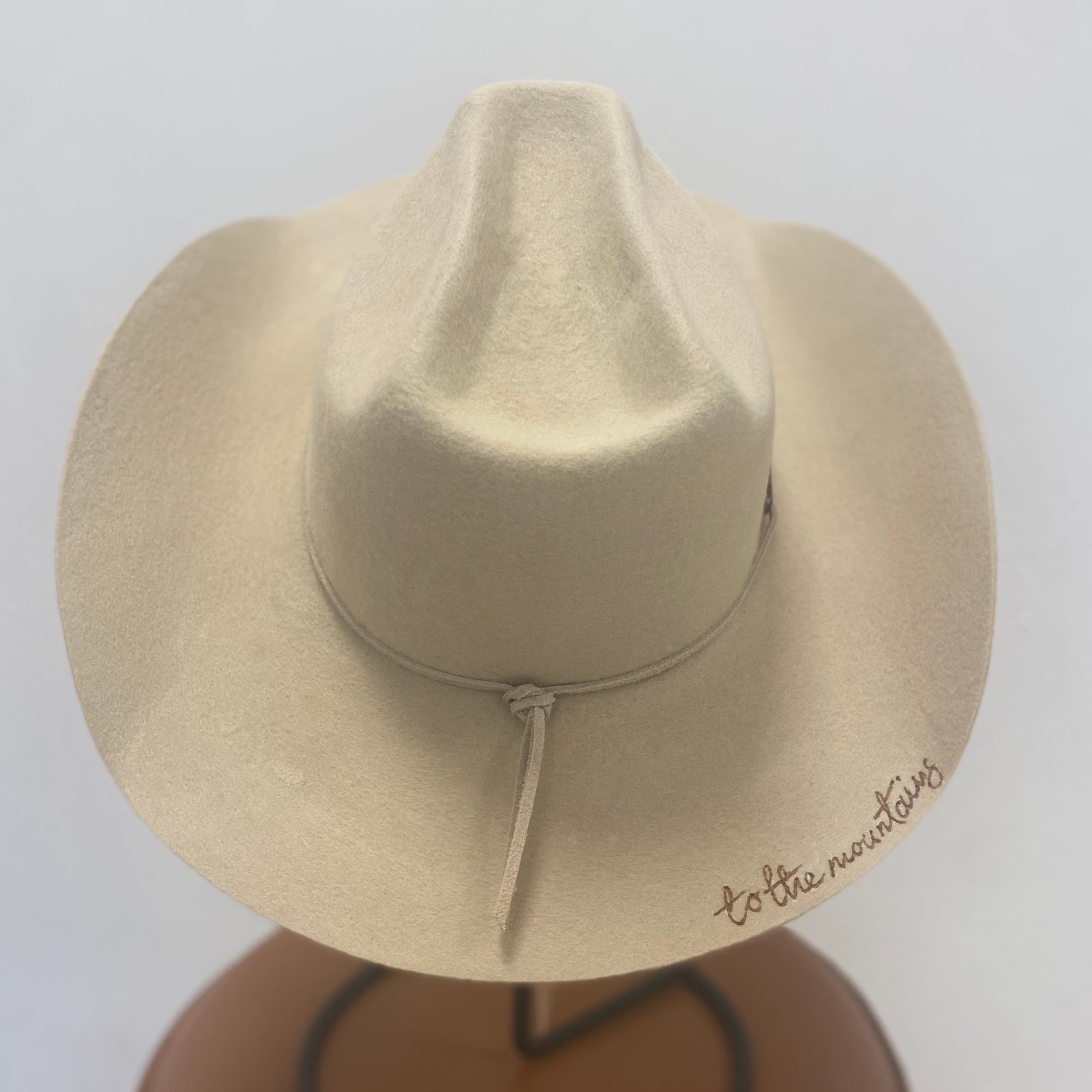 Personalisierter Fedora Hut für Frauen | Damenhüte mit Personalisierung | Nimanita Hats & Accessoires - Hüte für Frauen