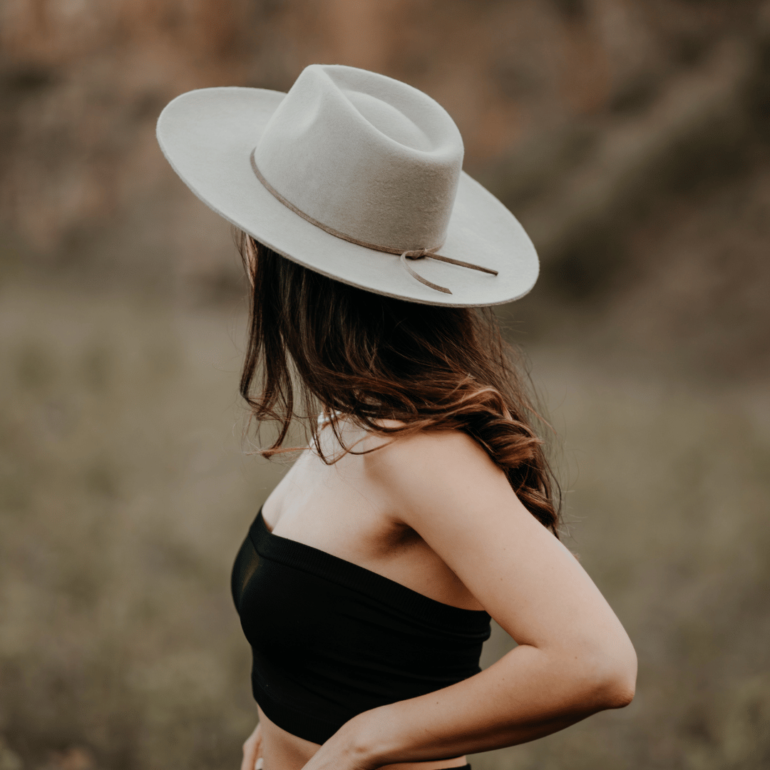 Sinaloa | Fedora Hut für Frauen in der Farbe Safari - Fedora Damenhut mit breiter und steifer Krempe - Nimanita Hats &Accessoires - Hats for strong women - Hüte für Frauen - heller Fedora Hut -