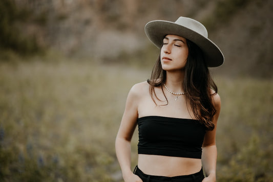 Welcher Hut passt zu mir? – Dein Style-Guide für den perfekten Hut _ Nimanita Hats & Accessoires - Hüte für strake Frauen