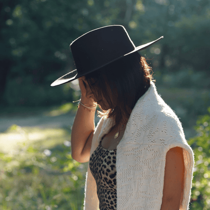 Aldama - Brauner Fedora Hut für Frauen mit breiter & flacher Krempe aus der Pure Collection _ Damenhut - 100% Wolle & Handarbeit aus Italien - Nimanita Hats & Accessoires - Hats for strong Women 