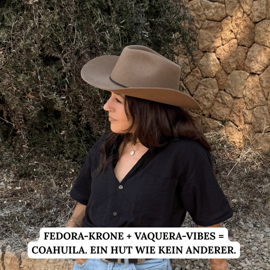 Coahulia - Desert Brown - Western Hut für Frauen mit Fedora Krone aus 100% premium Wollfilz -  Farbe creme - Sommerhut, Winterhut, Westernstil - gehärtete nach obergebogene breite Krempe - Countrystil, Westernstyle für Frauen - handgefertigt in Portugal.