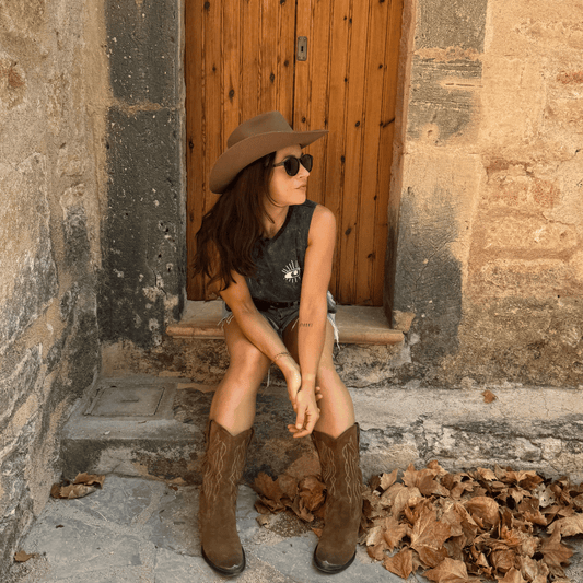 Coahulia - Desert Brown - Western Hut für Frauen mit Fedora Krone aus 100% premium Wollfilz -  Farbe creme - Sommerhut, Winterhut, Westernstil - gehärtete nach obergebogene breite Krempe - Countrystil, Westernstyle für Frauen - handgefertigt in Portugal.