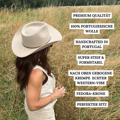Coahulia - Western Hut für Frauen mit Fedora Krone aus 100% premium Wollfilz -  Farbe creme - Sommerhut, Winterhut, Westernstil - gehärtete nach obergebogene breite Krempe - Countrystil, Westernstyle für Frauen - handgefertigt in Portugal.