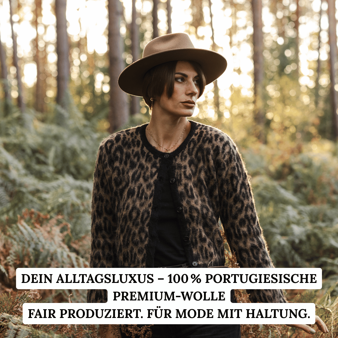 Colima - brauner Fedora Hut für Frauen mit steifer & gerader Krempe - Wollfilz Damenhut in Desert Brown - Nimanita Hats & Accessoires - Hüte für Frauen - - Credit Kleinstadtfotos