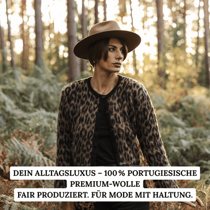 Colima - brauner Fedora Hut für Frauen mit steifer & gerader Krempe - Wollfilz Damenhut in Desert Brown - Nimanita Hats & Accessoires - Hüte für Frauen - - Credit Kleinstadtfotos