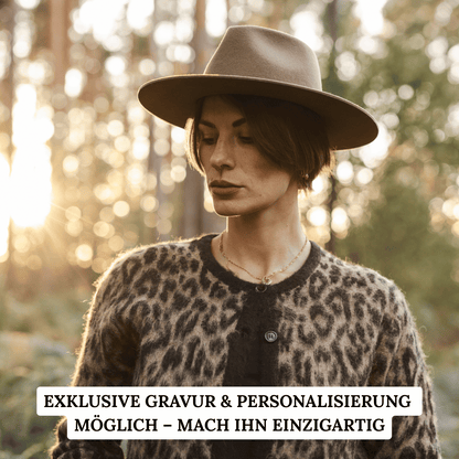 Colima - brauner Fedora Hut für Frauen mit steifer & gerader Krempe - Wollfilz Damenhut in Desert Brown - Nimanita Hats & Accessoires - Hüte für Frauen - - Credit Kleinstadtfotos
