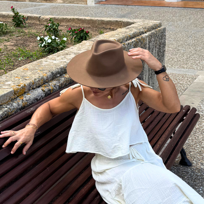 Colima - brauner Fedora Hut für Frauen mit steifer & gerader Krempe - Wollfilz Damenhut in Desert Brown - Nimanita Hats & Accessoires - Hüte für Frauen
