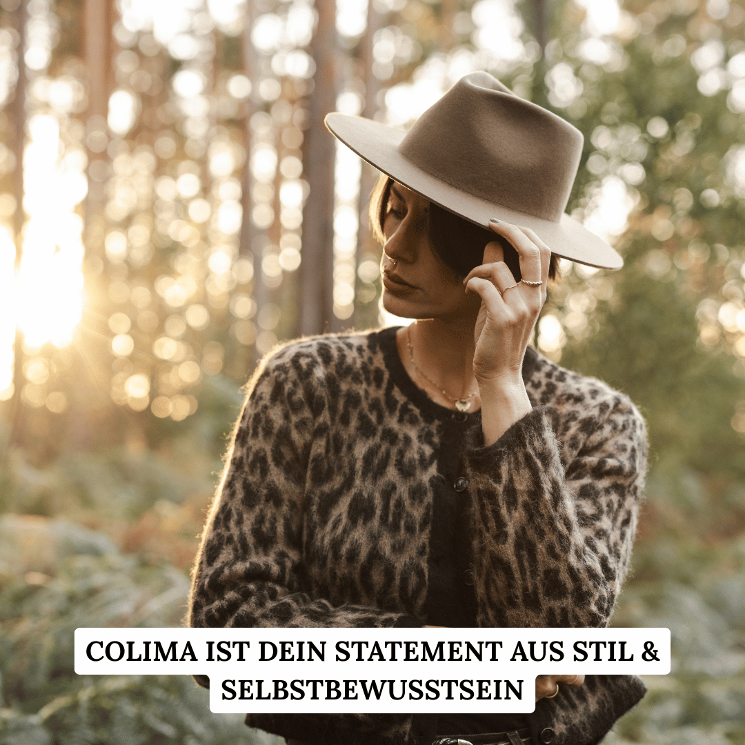 Colima - brauner Fedora Hut für Frauen mit steifer & gerader Krempe - Wollfilz Damenhut in Desert Brown - Nimanita Hats & Accessoires - Hüte für Frauen - - Credit Kleinstadtfotos