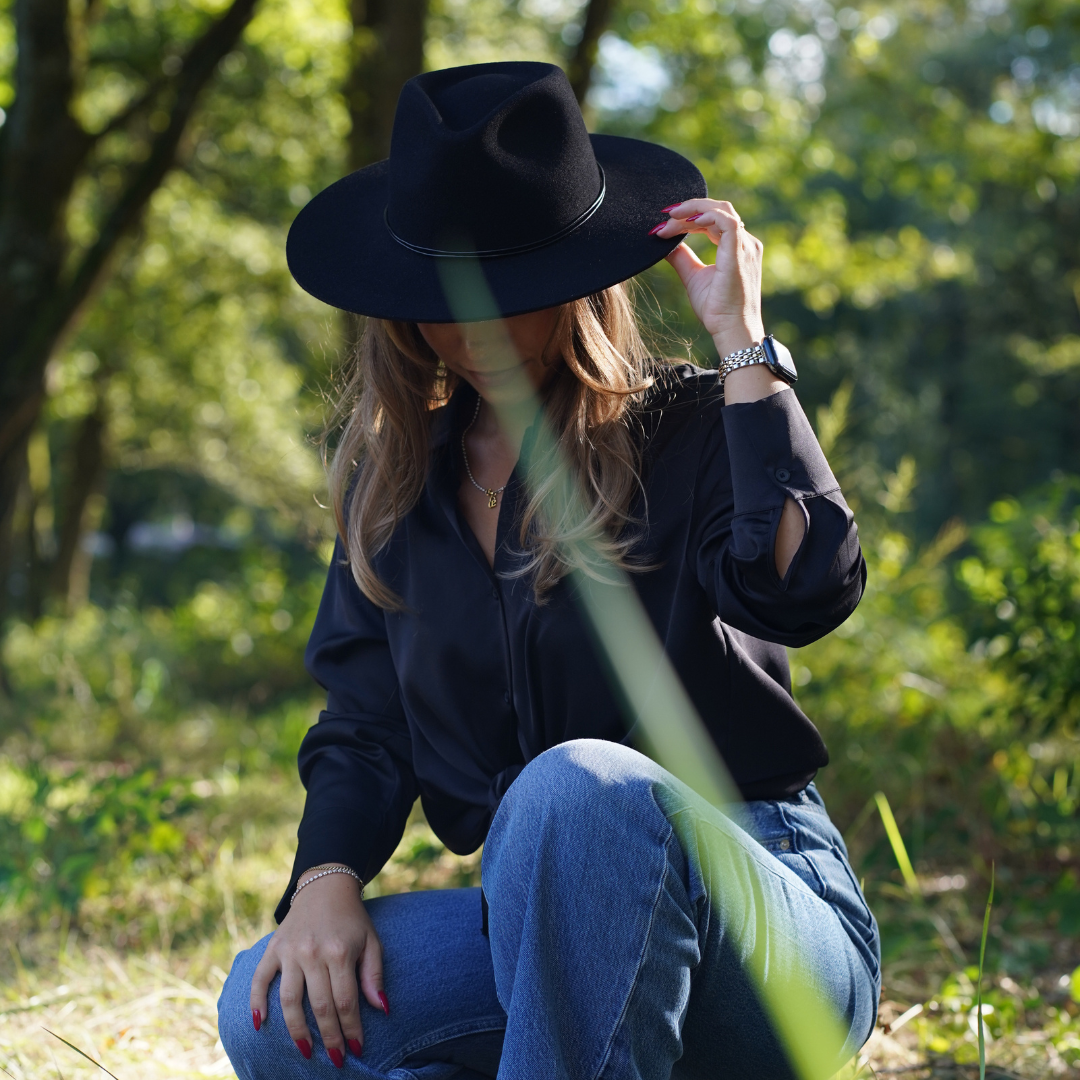 Colima schwarzer Fedora Hut mit breiter steifer Krempe für Frauen - Nimanita Hats & Accessoires - Premium Hüte für Frauen 