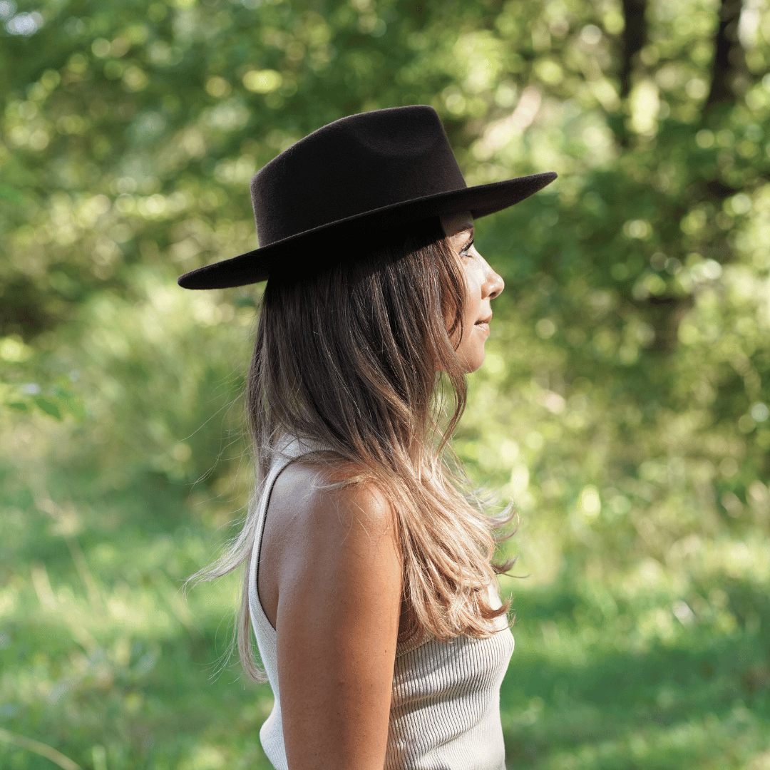 Esmeralda Dunkelbrauner Fedora Hut für Frauen aus premium Wollfilz - Nimanita Hats & Accessoires - Hüte für Frauen