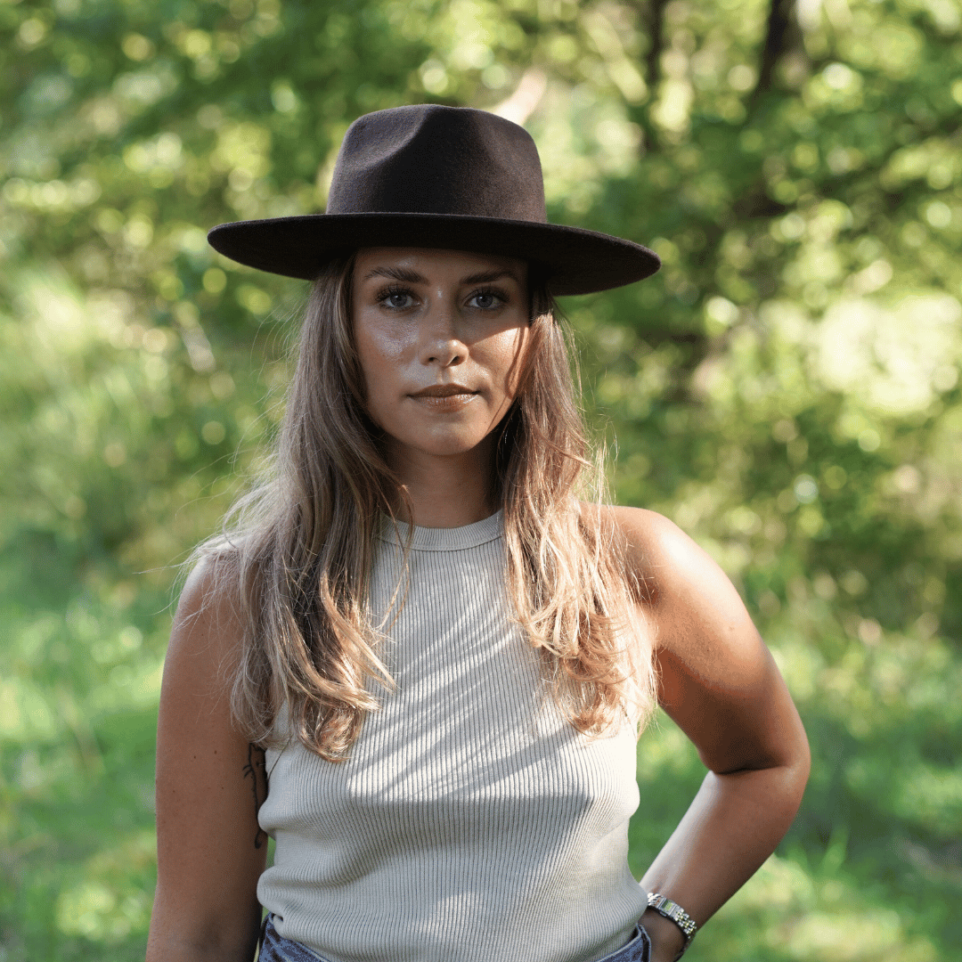 Esmeralda Dunkelbrauner Fedora Hut für Frauen aus premium Wollfilz - Nimanita Hats & Accessoires - Hüte für Frauen