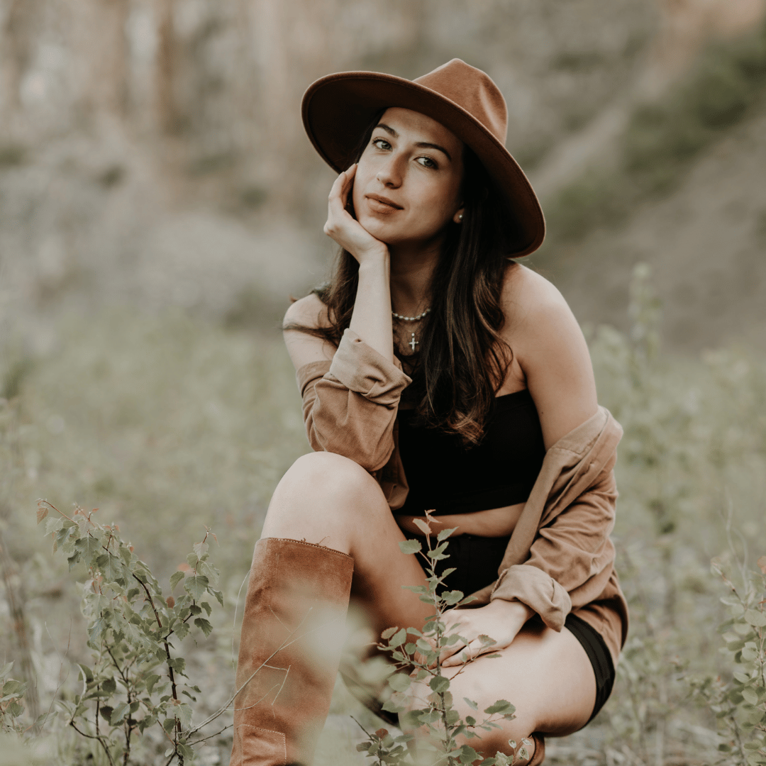Palenque No.02 | Brauner Fedora - Travel Collection - faltbar & wasserabweisend - breite Krempe_ Hut für Frauen | Nimanita Hats & Accessoires | Hüte für Frauen_ Credit Nora Rahel Photography