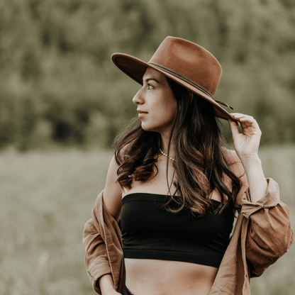 Palenque No.02 | Brauner Fedora - Travel Collection - faltbar & wasserabweisend - breite Krempe_ Hut für Frauen | Nimanita Hats & Accessoires | Hüte für Frauen_ Credit Nora Rahel Photography