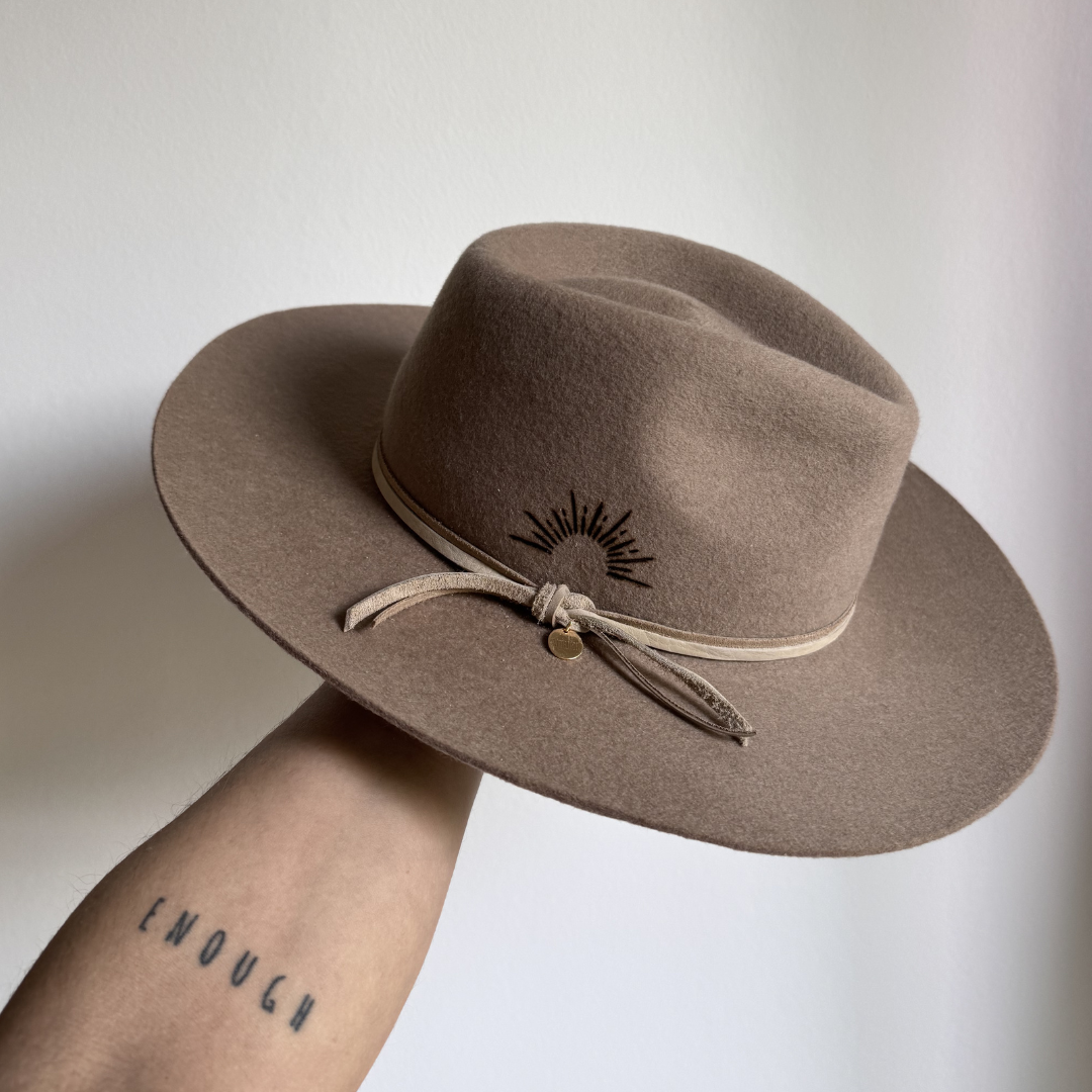Personalisierter Fedora Hut für Frauen mit Gravur - Nimanita Hats - Hats for women