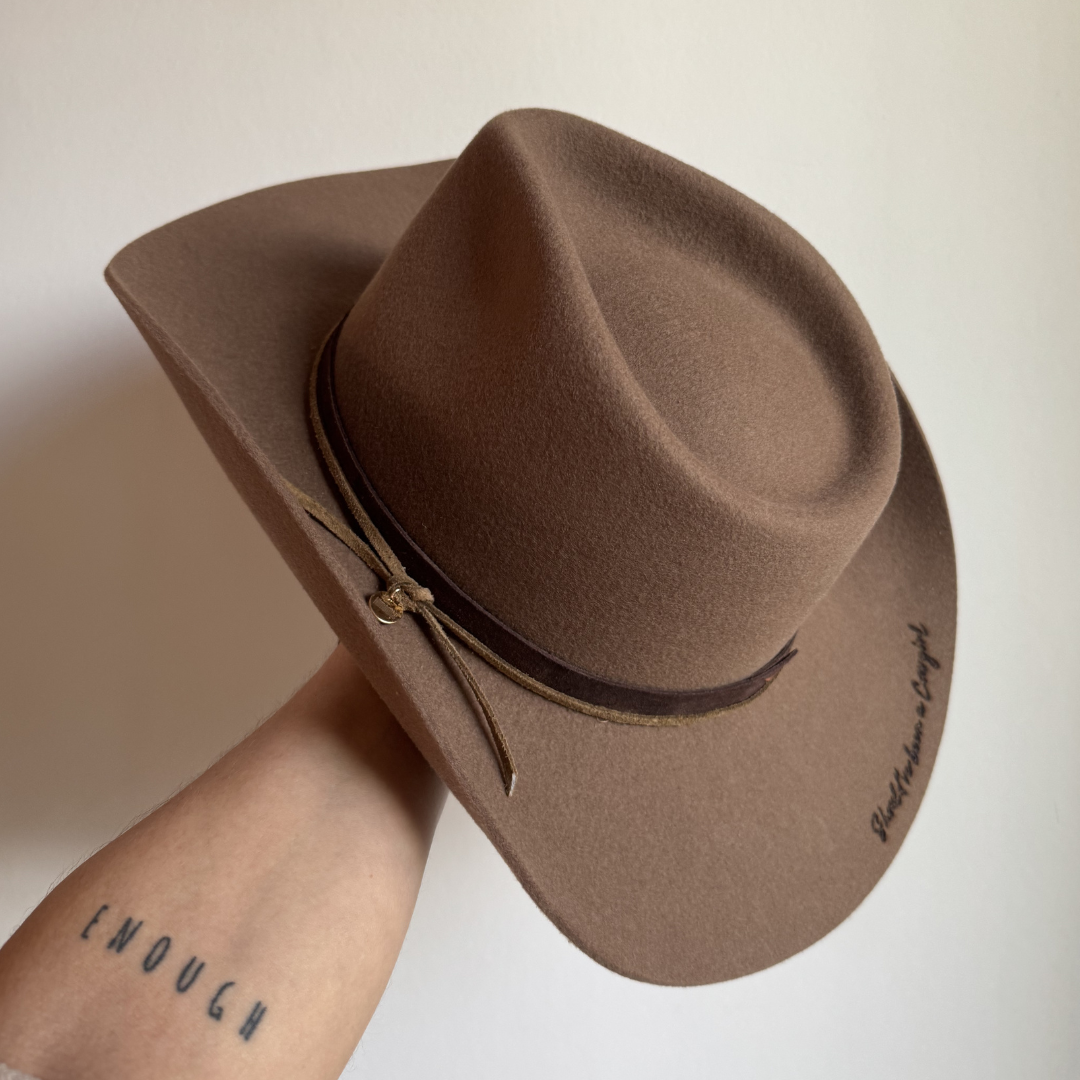 Personalisierter Westernhut mit Fedora Krone für Frauen - Hut Personalisierung Nimanita - Hats for strong Women - Hut mit Gravur - Pyrographie - Hut Modell Coahuila