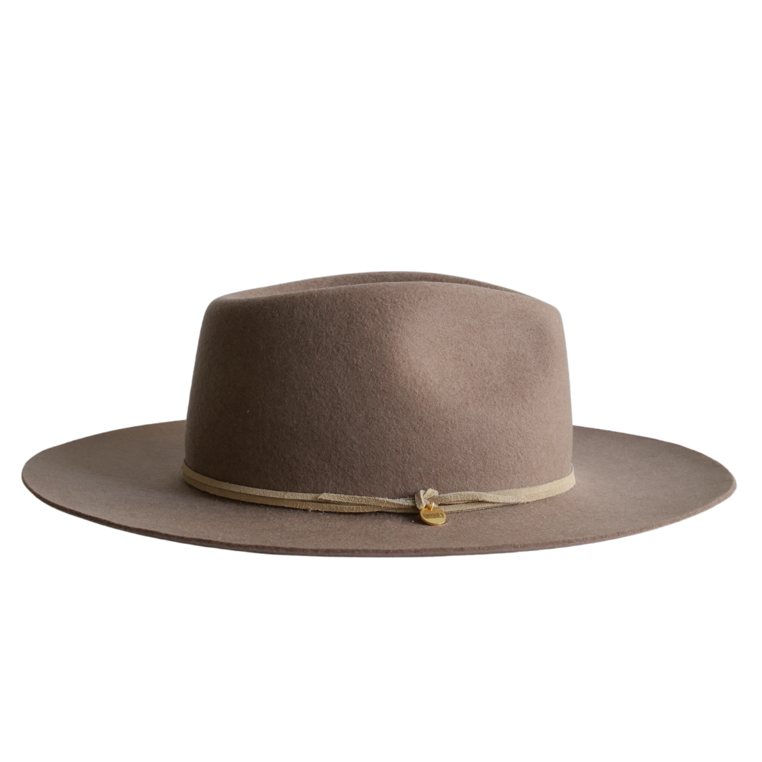 Grauer Fedora Hut für Frauen aus 100% Wolle mit beigem Leder Hutband | Fedora Damenhut Farbe Nutria | Model Puebla | Nimanita Hats & Accessoires - Hüte für Frauen