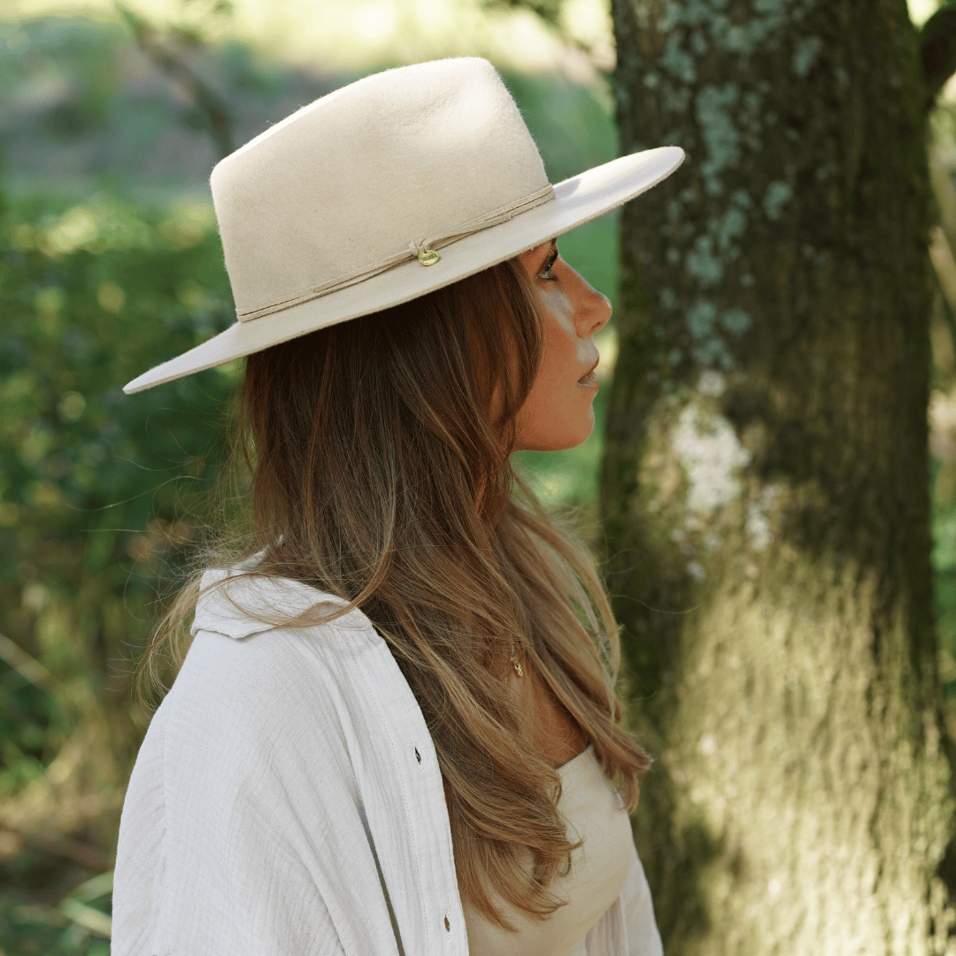 Sayulita - Fedora Damenhut | Fedora Hut für Frauen | Farbe Vanille | Wollhut | Wollfilz Hut für Frauen| breite Krempe Hut | Sommerhut | Winterhut | Herbst Hut