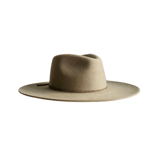 Sinaloa | Fedora Hut für Frauen in der Farbe Safari - Fedora Damenhut mit breiter und steifer Krempe - Nimanita Hats &Accessoires - Hats for strong women - Hüte für Frauen - heller Fedora Hut 