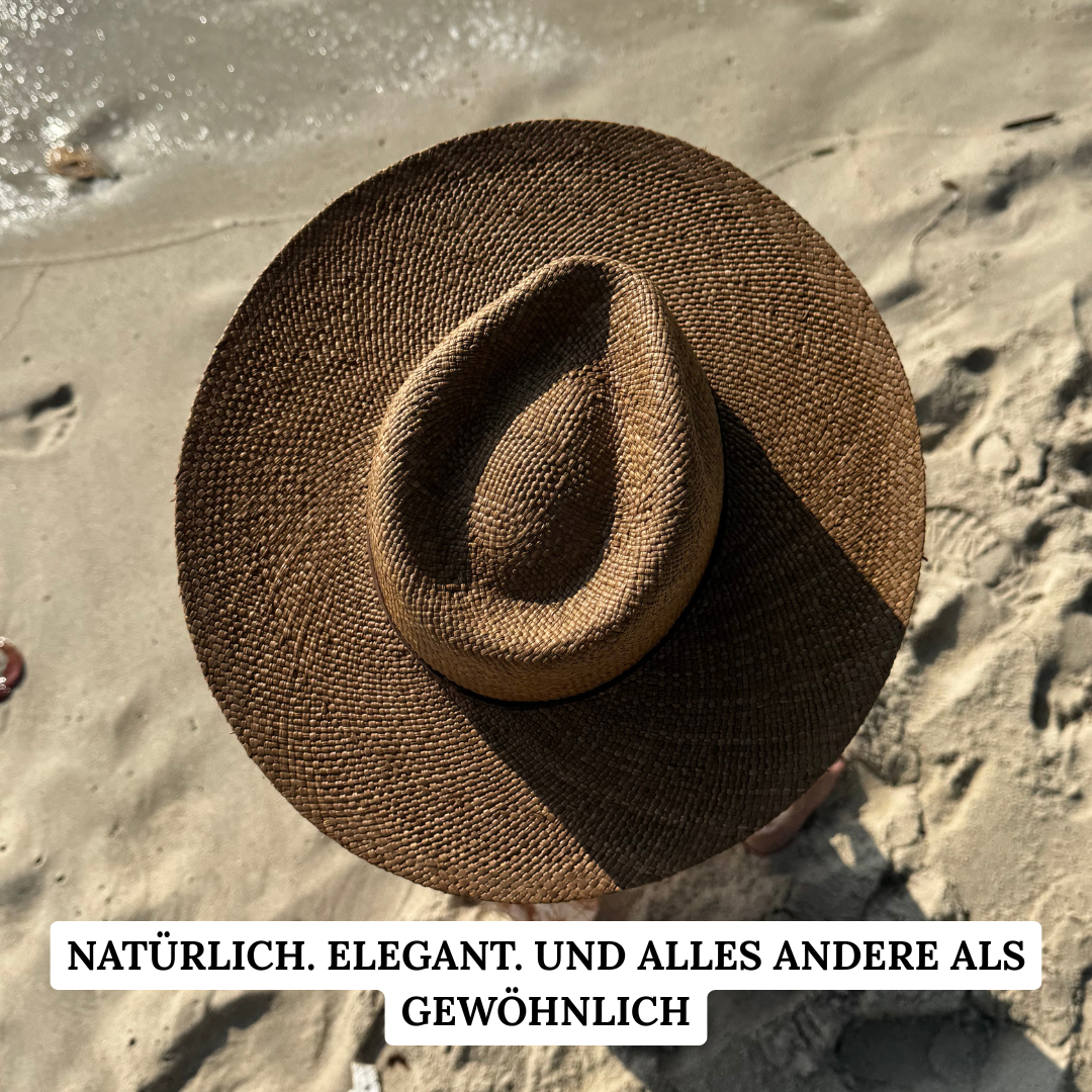Sonora Habano - Fedora Strohhut in der Farbe Habano für Frauen aus 100% Iraca Palme mit braunem Wildleder Hutband | Damenhut | Strohhut | Sommerhut | Modell Sonora | Nimanita Hats & Accessoires - Hüte für Frauen