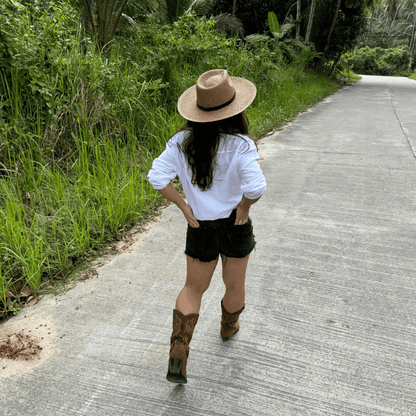 Sonora Habano - Fedora Strohhut in der Farbe Habano für Frauen aus 100% Iraca Palme mit braunem Wildleder Hutband | Damenhut | Strohhut | Sommerhut | Modell Sonora | Nimanita Hats & Accessoires - Hüte für Frauen