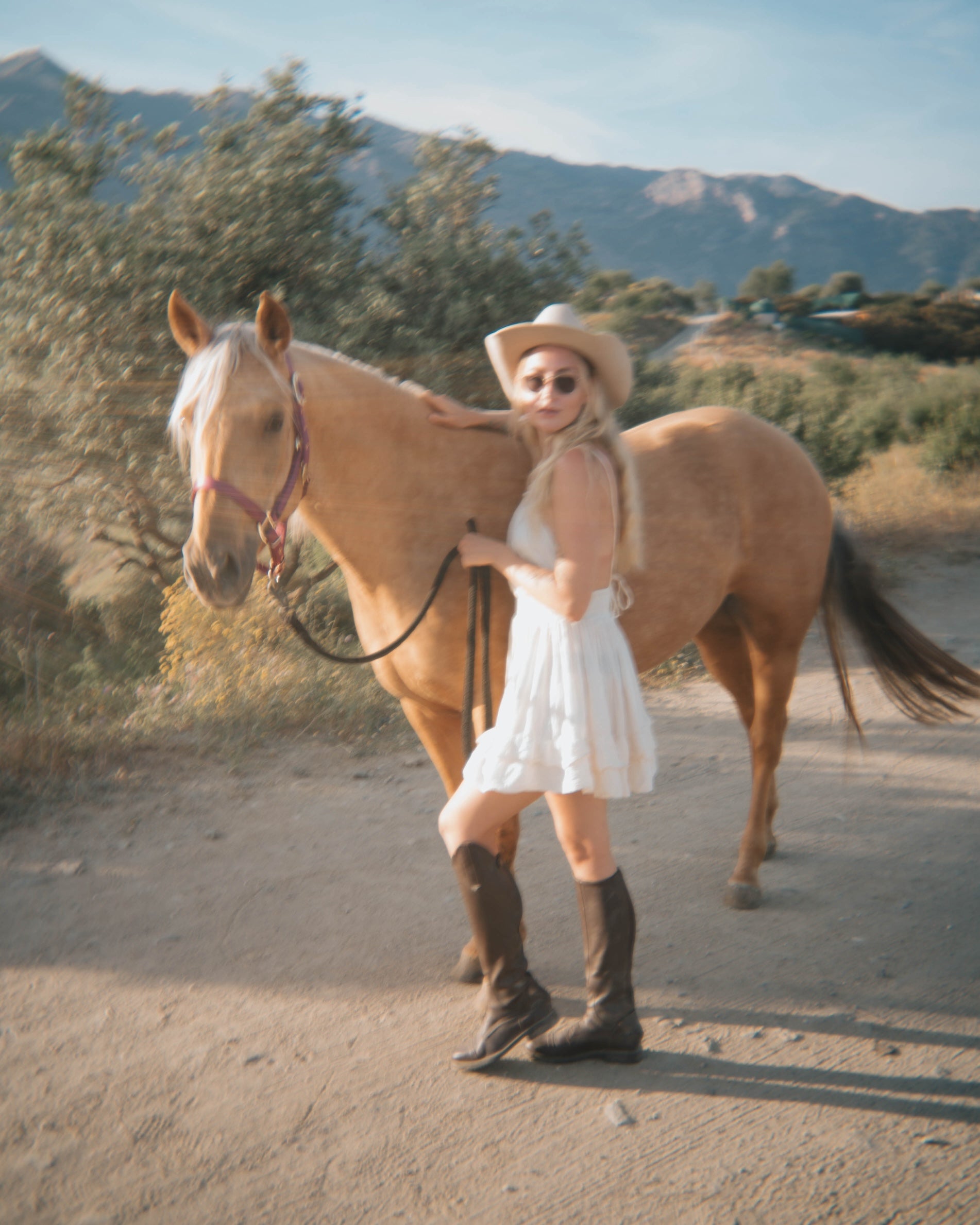 Western_Huete_fuer_Frauen_-_Nimanita_Hats_Accessoires_-_Huete_fuer_Frauen_Western_Cowboy_Huete_fuer_Frauen_aus_Wolle_-_Western_Style_-_Model_Carla_Orr_-_Credit_Miichel_Rombouts