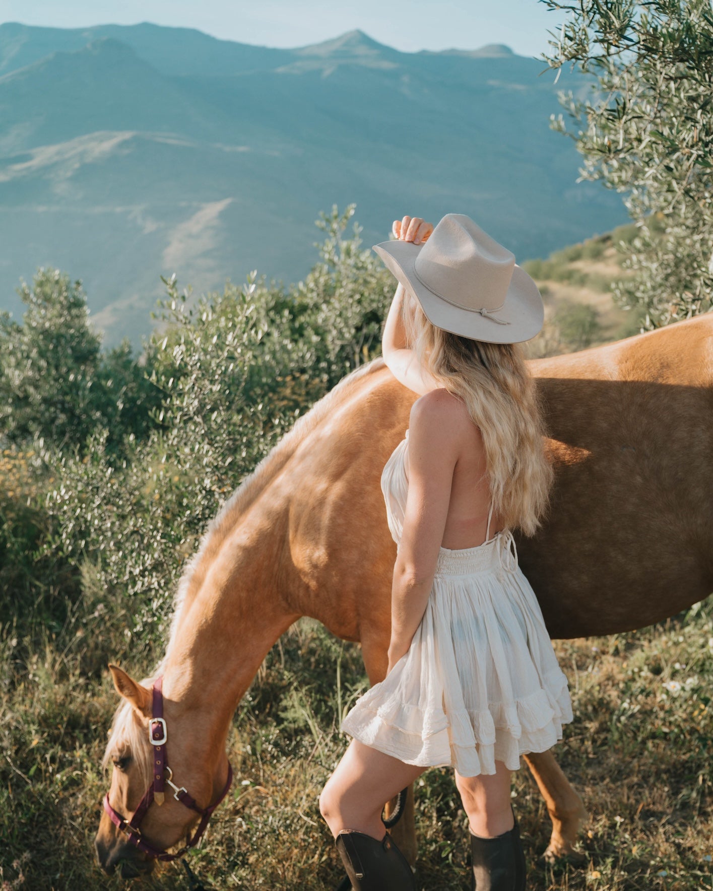 Western_Huete_fuer_Frauen_-_Nimanita_Hats_Accessoires_-_Huete_fuer_Frauen_Western_Cowboy_Huete_fuer_Frauen_aus_Wolle_-_Western_Style_-_Model_Carla_Orr_-_Credit_Miichel_Rombouts