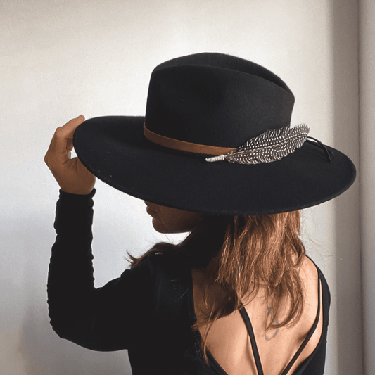 Personalisierter Hut für Frauen - schwarzer Fedora Damenhut mit Personalisierung - Nimanita Hats & Accessoires - Hüte für Frauen